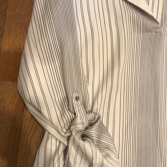 Cream blouse with black stripes. - Picture 4 of 5